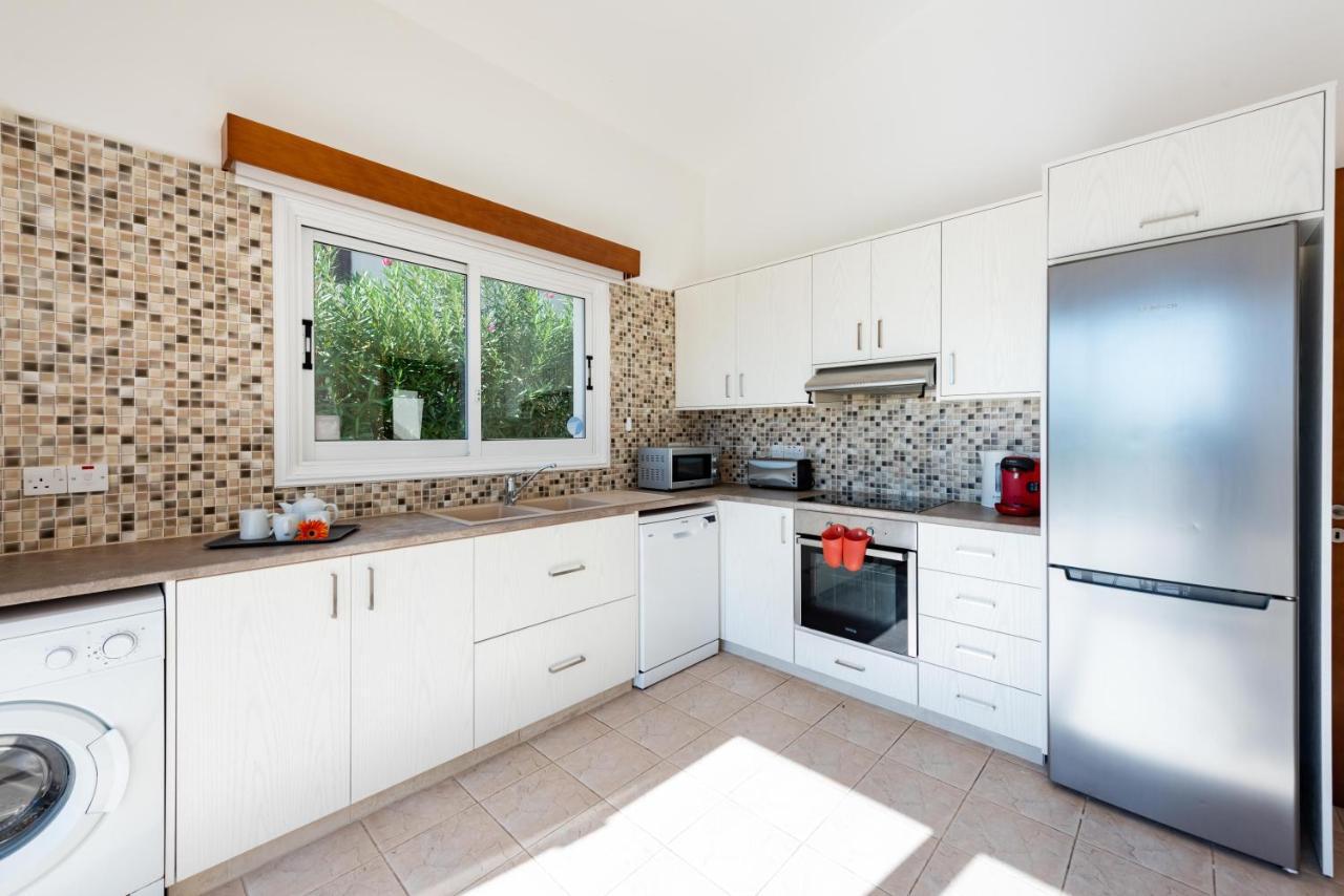 Villa Savoya Sunrise By Ezoria Villas Coral Bay Exterior foto